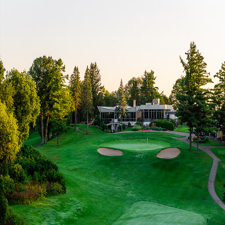Vu sur le terrain et l'accueil du Golf le diamant